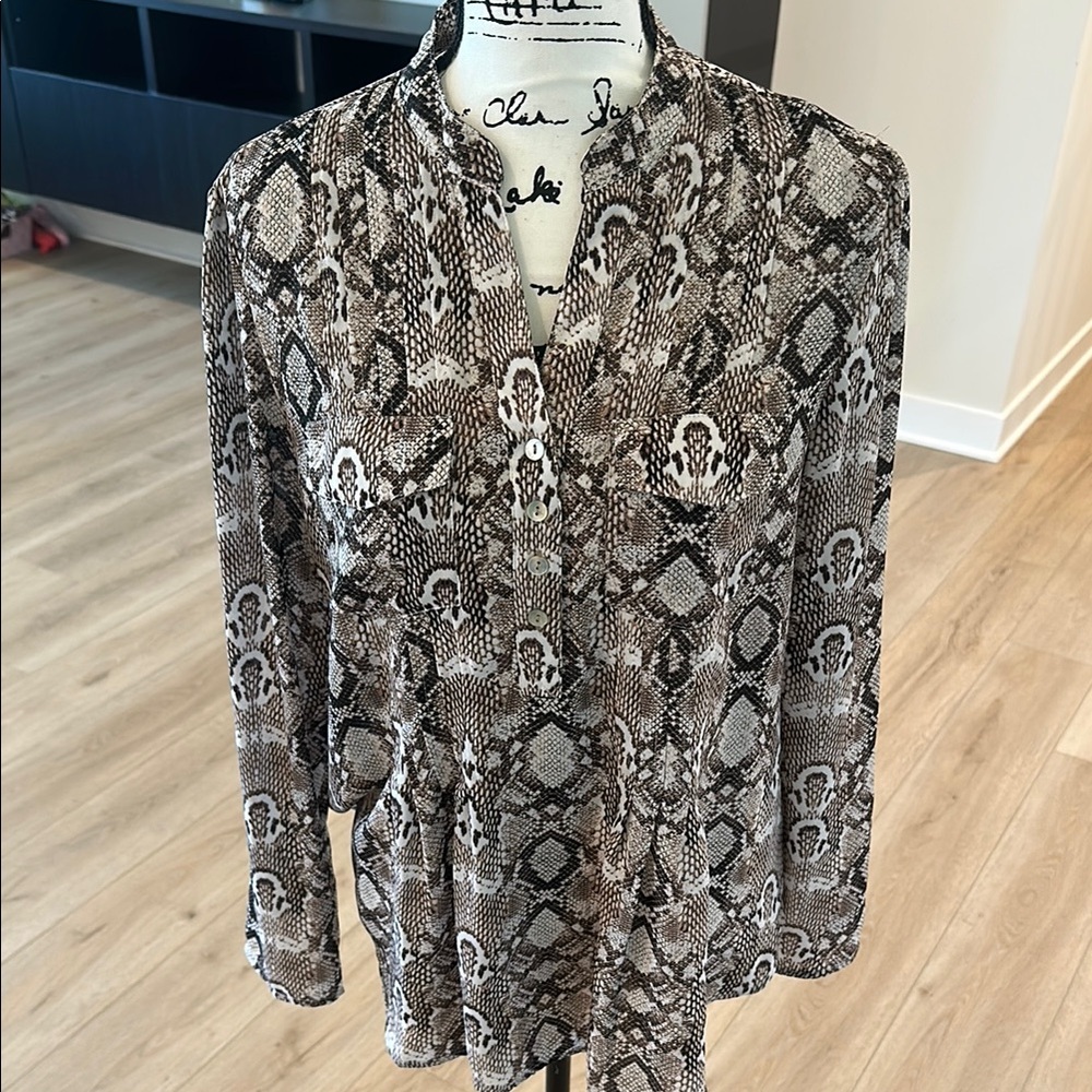Preswick & Moore Black Graphic Mandarin Collar Blouse